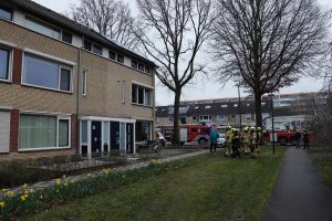 Brandweer blust beginnende zolderbrand