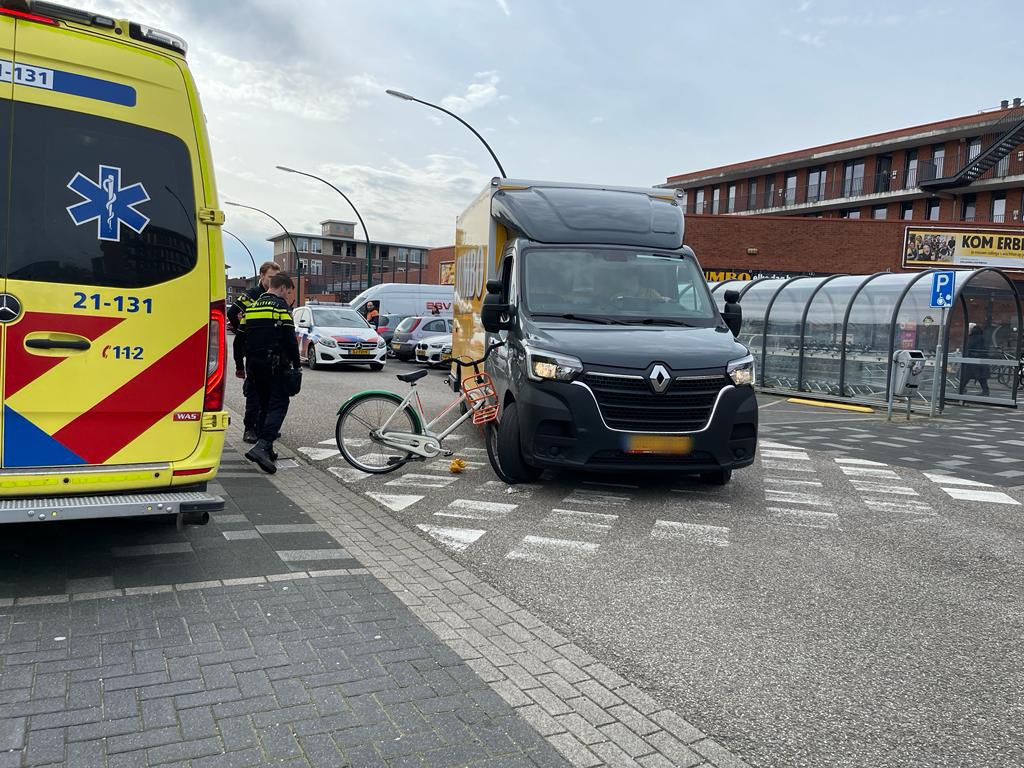 Fietser gewond na botsing met Jumbo bezorger in Cuijk