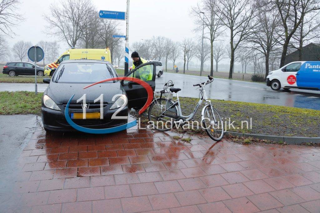 Fietser gewond bij aanrijding in Rijkevoort