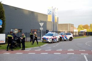 Aanrijding tussen auto en scooter op kruispunt De Lange Beijerd en Van Galenweg