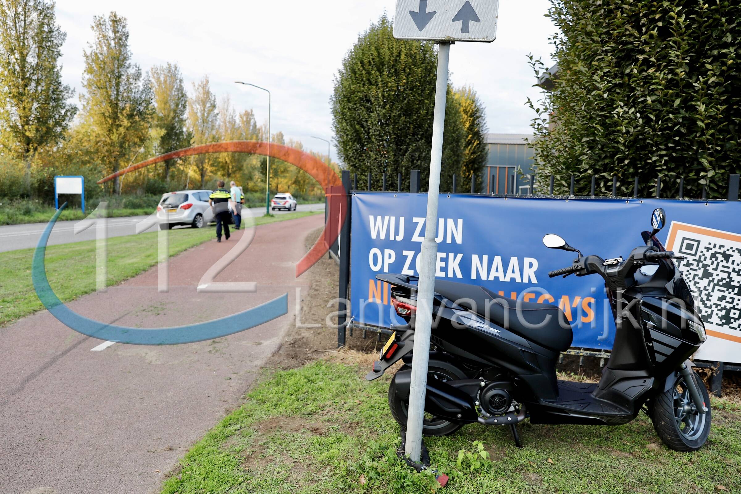 Aanrijding tussen auto en scooter op kruispunt De Lange Beijerd en Van Galenweg