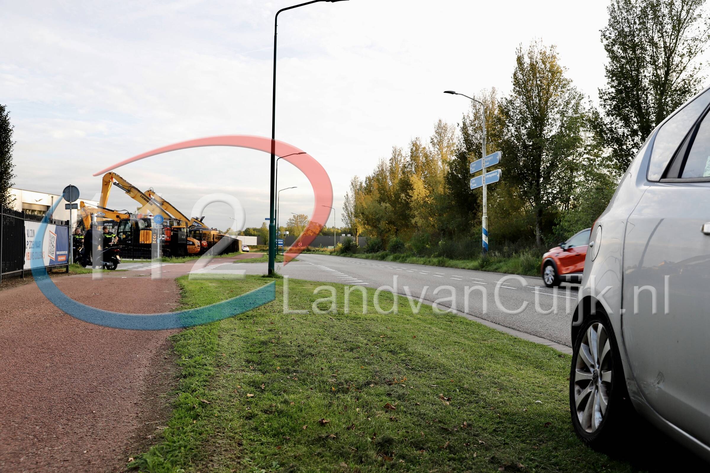 Aanrijding tussen auto en scooter op kruispunt De Lange Beijerd en Van Galenweg