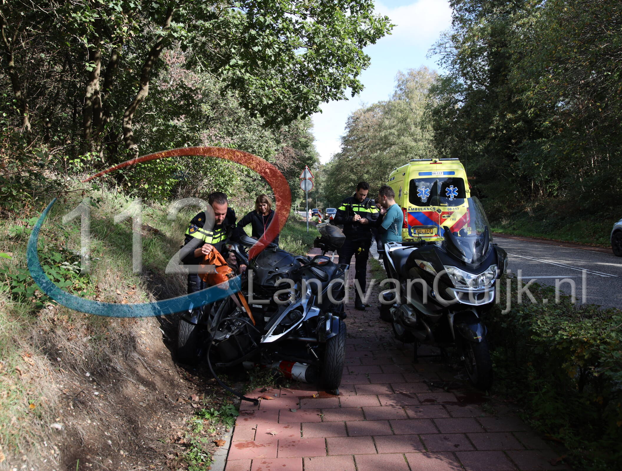 Man en vrouw gewond bij botsing tussen Can-Am en motor op Groesbeekseweg in Mook