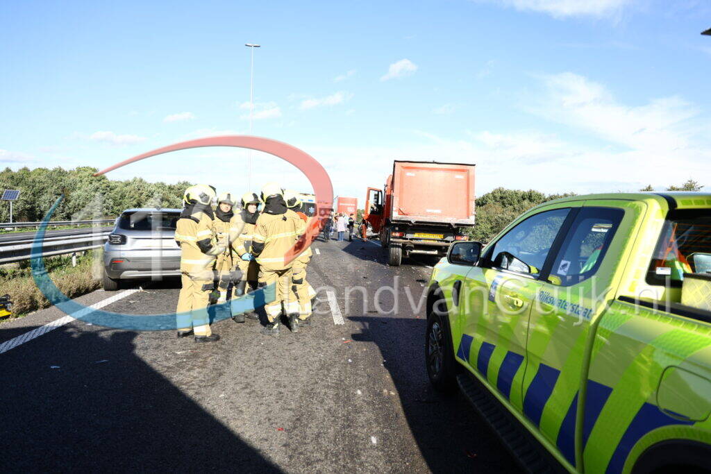 Meerdere auto’s en vrachtwagens betrokken bij ongeval A73 Linden